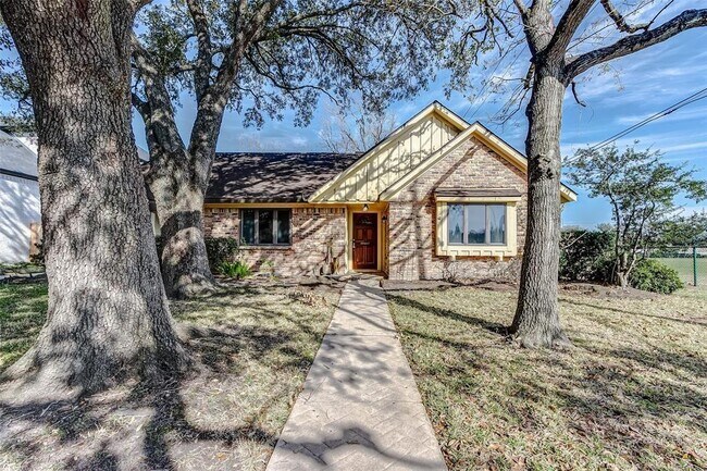 Building Photo - 9207 Landsdowne Dr
