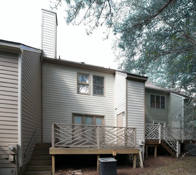Foto del edificio - Charming 2BR & 2.5BA Townhome with Dual Primary Suites in Woodstream Glen