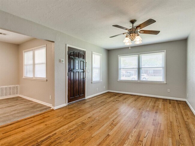 Foto del edificio - 710 Highland Pkwy