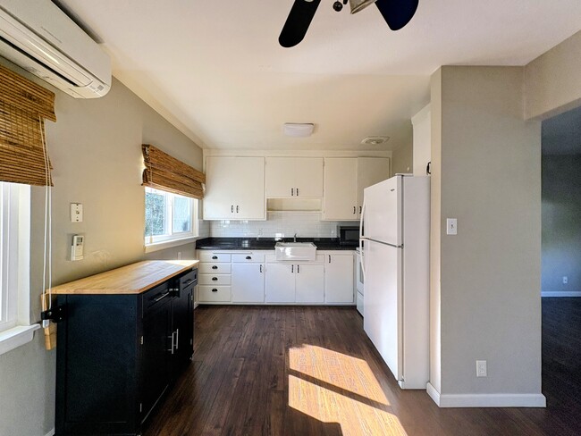 Building Photo - 103 Margarido Dr