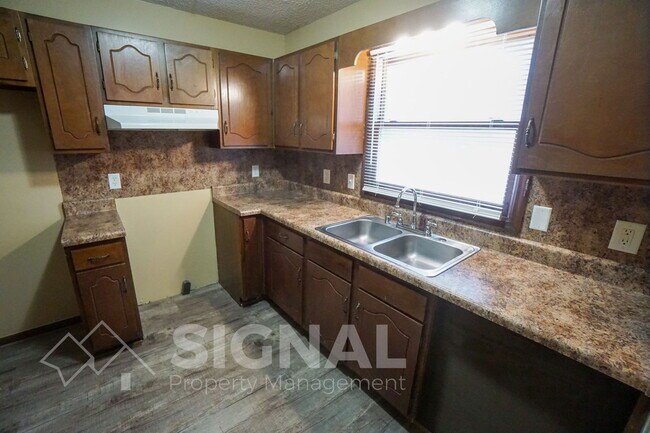 Foto del edificio - 725 Eastern Manor Ln