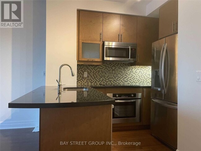 Building Photo - 35 Balmuto St