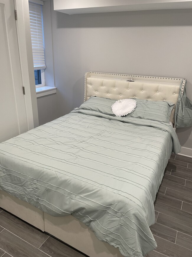 Building Photo - 5237 Chancellor St