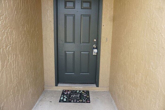 Building Photo - 2 Bedroom 2 Bath Townhome Near NAS Jax. No Additional Monthly Fees