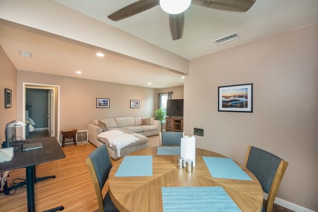 Foto del edificio - 250 N Clark St