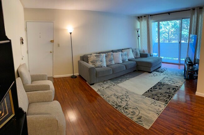 Foto del edificio - 5602 Bismach Dr