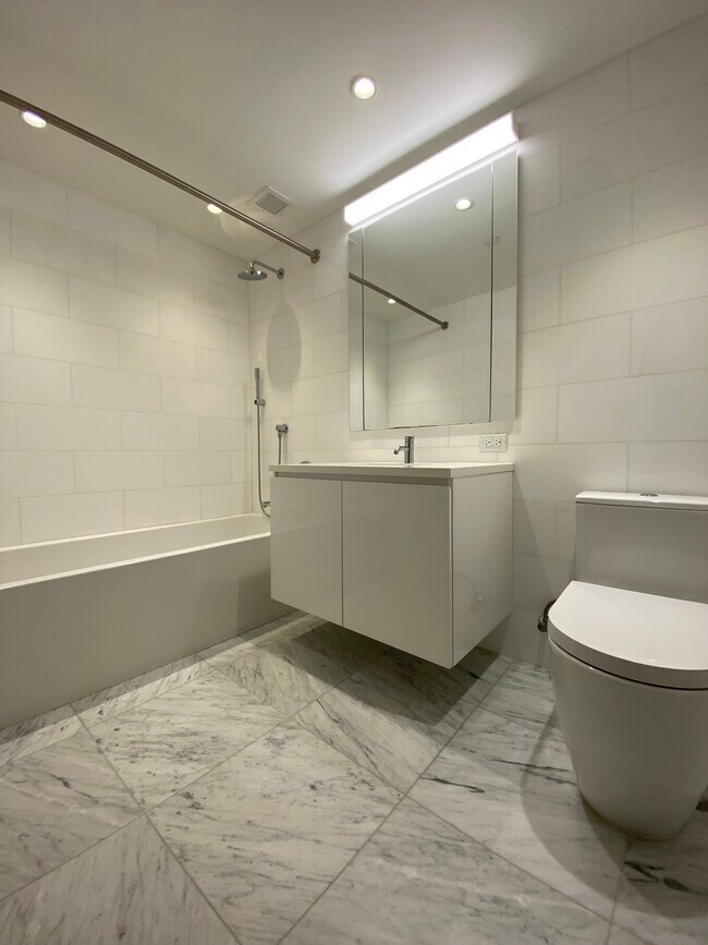 BATHROOM - 237 E 39th St