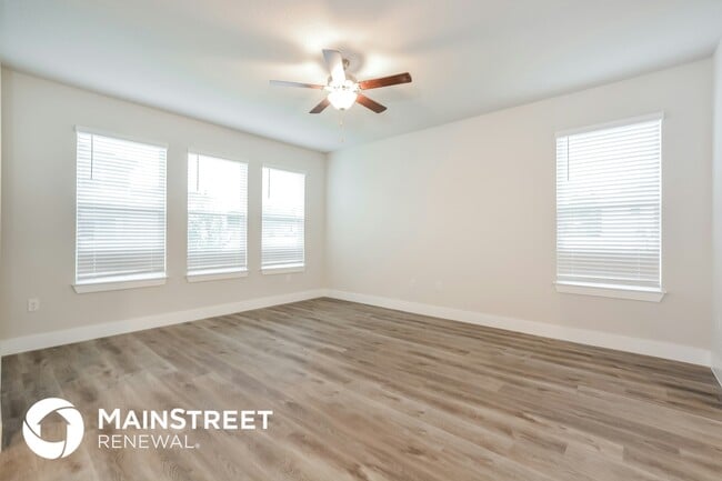 Building Photo - 804 E Voorhis Ave