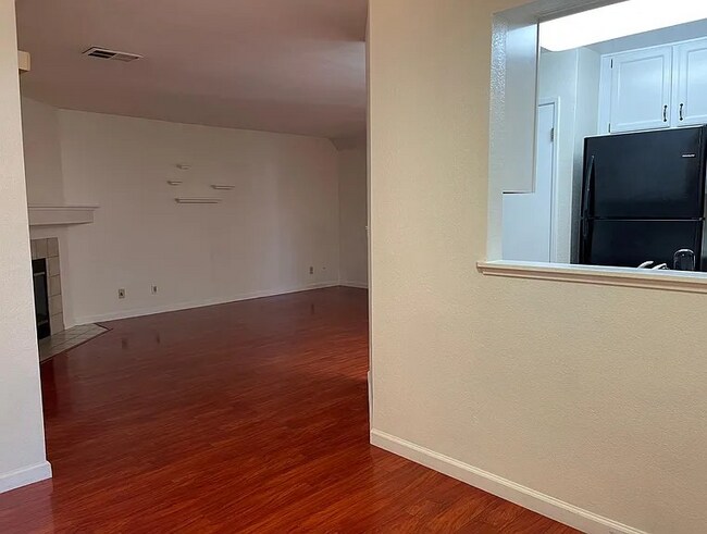 Foto del edificio - 4631 Rothbury Common