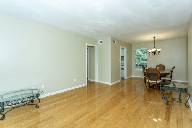 Foto del edificio - 2200 Montreat Cir