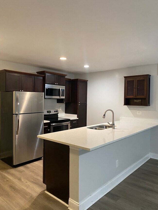 Foto del edificio - *Choose Your Special!* Spacious Fully Renovated 2-Bedroom Apartment in Alamo Heights ISD
