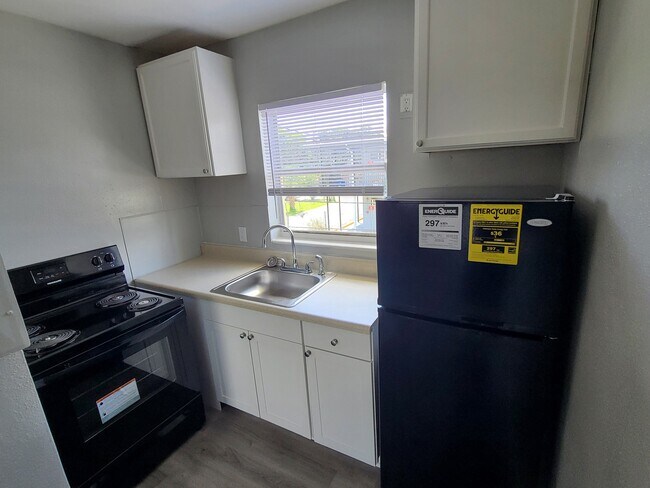Kitchen - 674 22nd Ave S