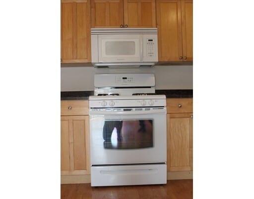 Building Photo - 255 Danforth St