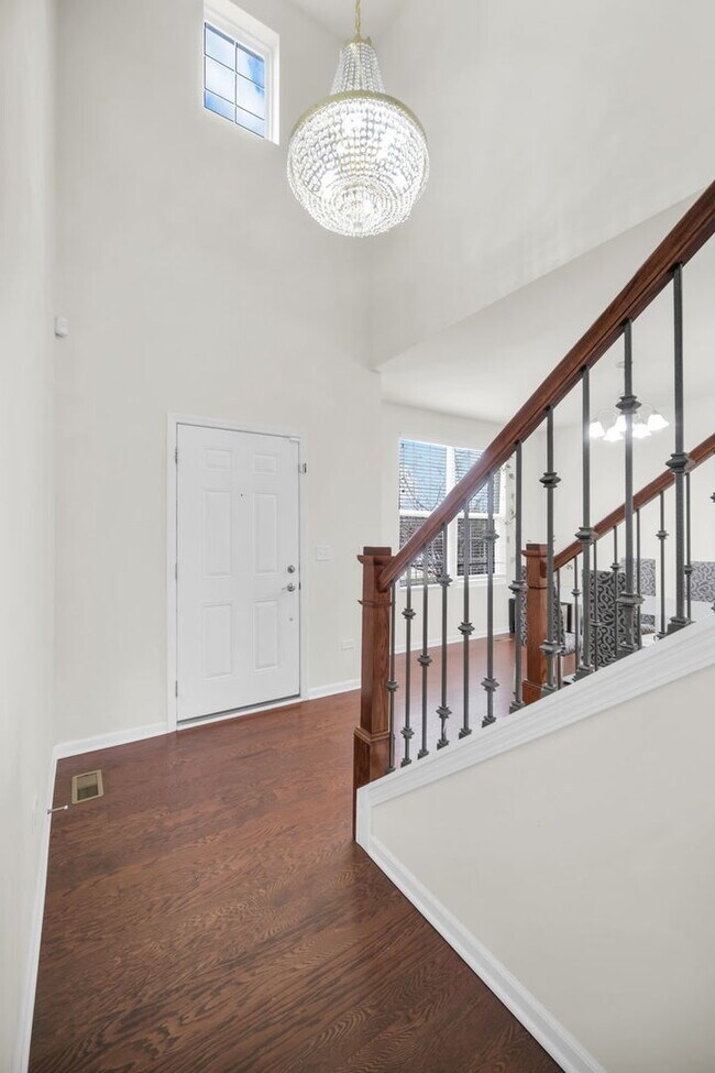 Building Photo - 4255 Fraser Cir