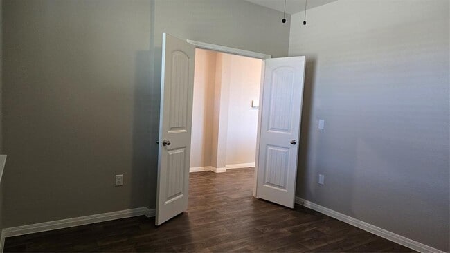 Building Photo - 313 Charles Trl