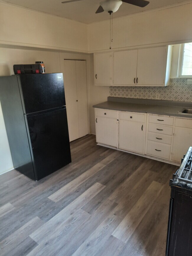 Cocina - 16 1/2 W Weber Ave