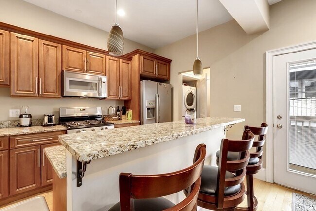 Foto del edificio - 423 E 5th St