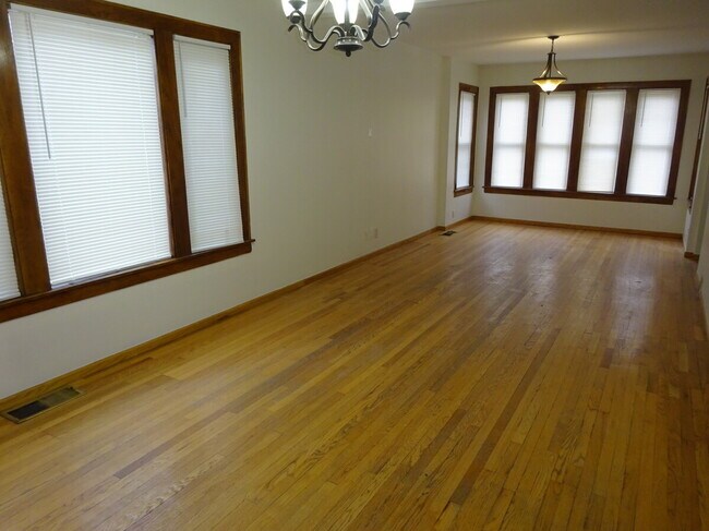 Foto del edificio - 5030 W Winnemac Ave