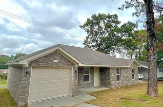 Building Photo - 608 Libby Ln