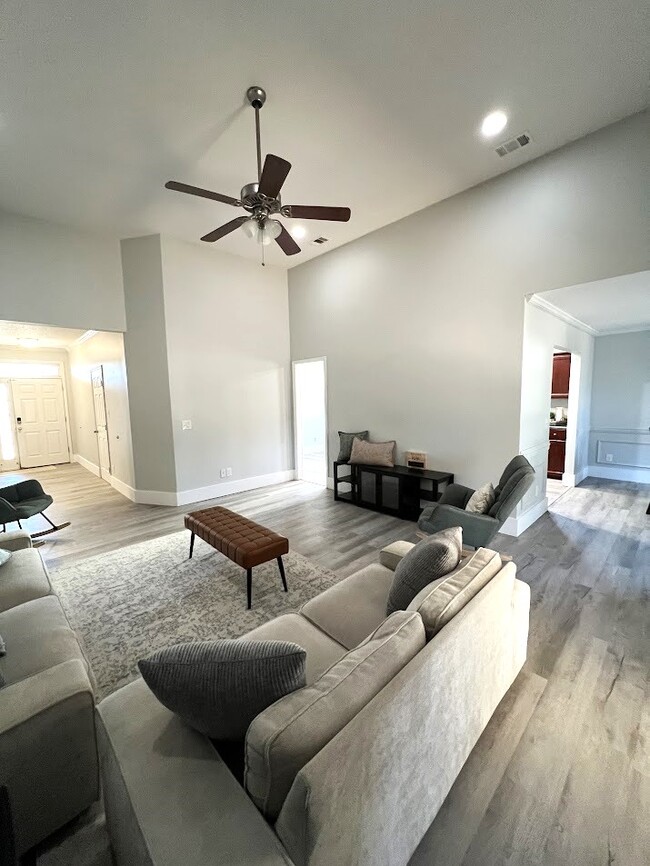 Foto del edificio - 82 Saddlebrush Rd