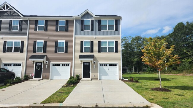 Building Photo - Simpsonville - Baldwin Ridge - Convenientl...