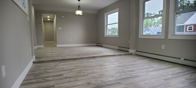Foto del edificio - 113 Maple Ave
