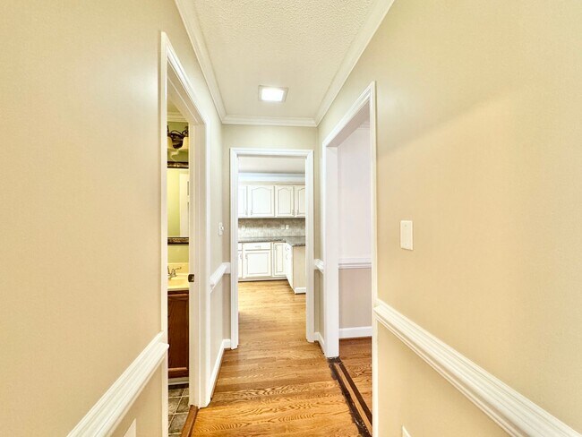 Foto del edificio - Spacious 3 Bedroom with Backyard Pool