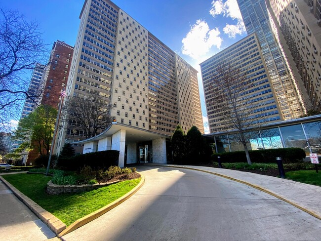 Foto del edificio - 3950 N Lake Shore Dr