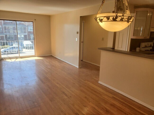 Foto del edificio - 2081 E 57th St