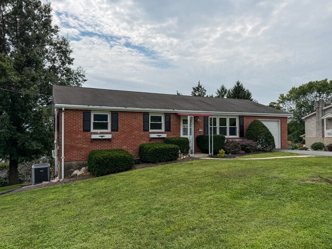 Building Photo - 1435 Bowmansville Rd