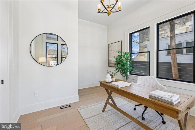 Foto del edificio - 4428 Albemarle St NW