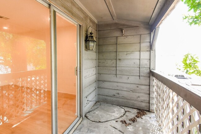 Foto del edificio - 7200 Clarewood Dr