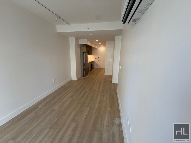 Building Photo - 4 AVENUE