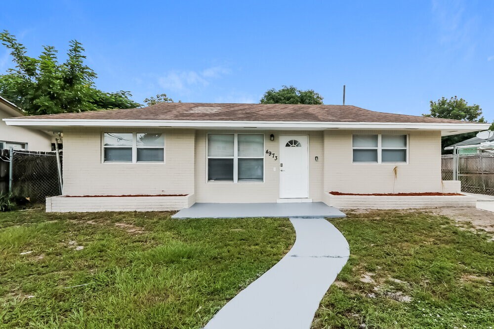 Foto principal - 4973 Elmhurst Rd