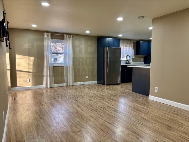 Foto del edificio - 2BR Duplex in Dyer - Designer Kitchen + Artisan Shower