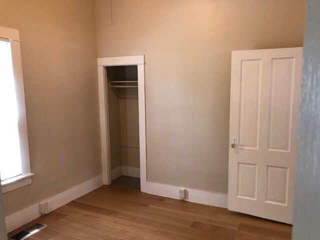 Foto del edificio - 475 E 7th St