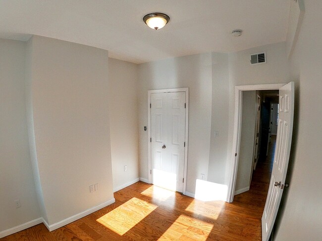 Foto del edificio - 608 Shawmut Ave