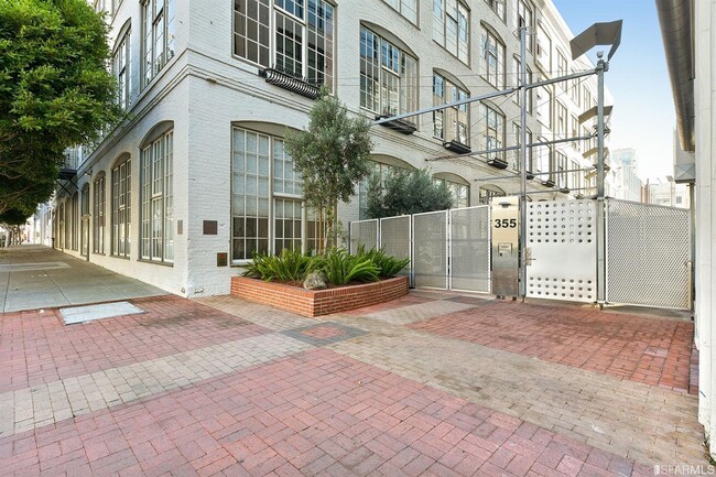 Building Photo - 355 Bryant St
