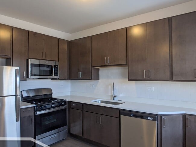 Foto del edificio - 3409 W Fullerton Ave