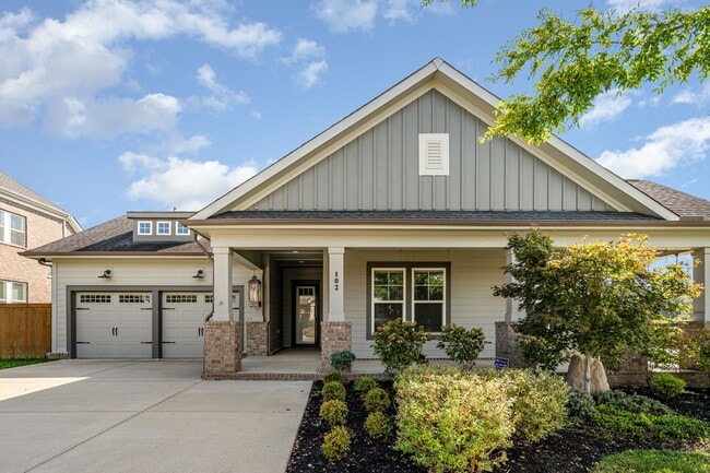 Stunning all one-level home in Hendersonvi... - Stunning all one-level home in Hendersonvi...