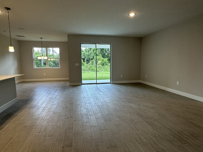 Building Photo - "Charming 3-Bedroom Home with 2 Full Baths...