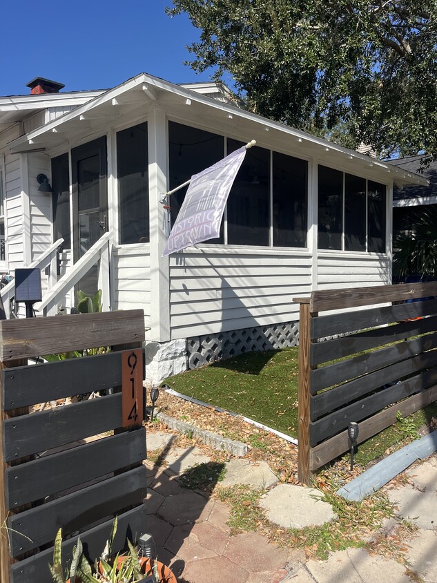 Foto principal - 914 Dartmoor St N