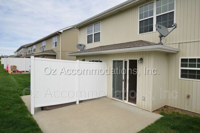 Foto del edificio - 13624 Oak Valley Dr