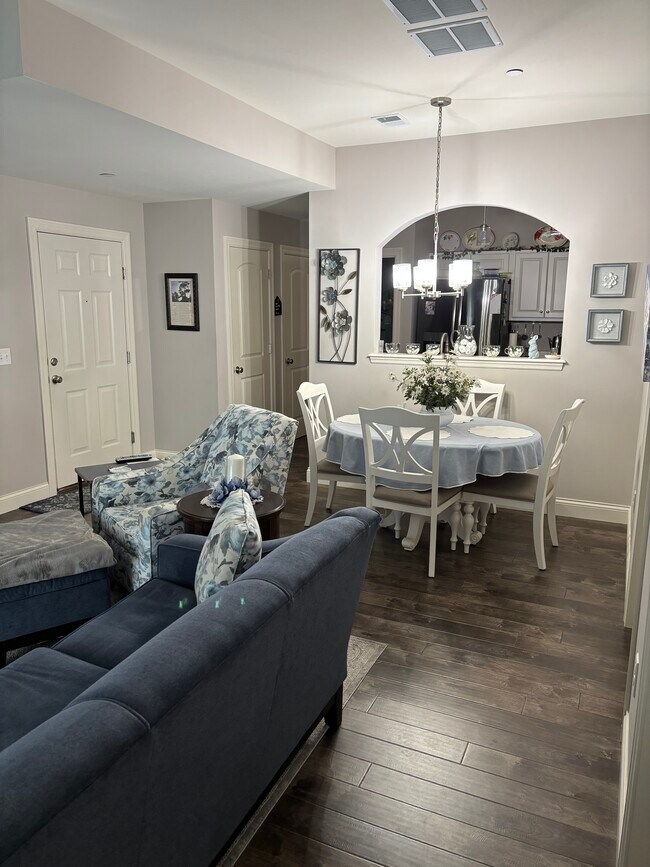 Foto del edificio - 6401 Brookfield Court Dr