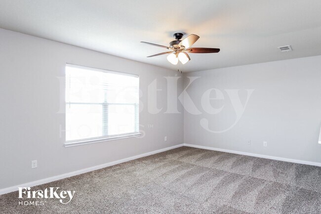Building Photo - 12649 Forest Lawn Rd