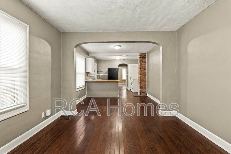 Photo - 1126 East Bradbury Avenue