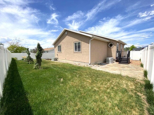 Foto del edificio - 1584 E Ridgefield Rd