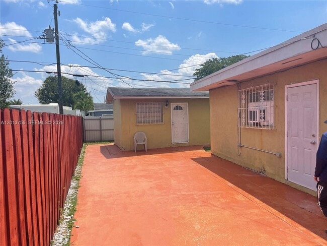 Building Photo - 4115 SW 108th Ave