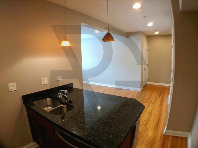 Building Photo - 3810 N Marshfield Ave