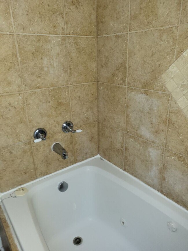 Foto del edificio - 4 br, 1.5 bath House - 893 Keystone Dr.